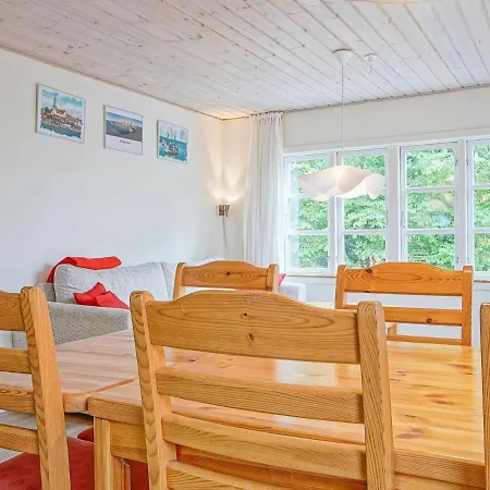 Two-bedroom Holiday In 5